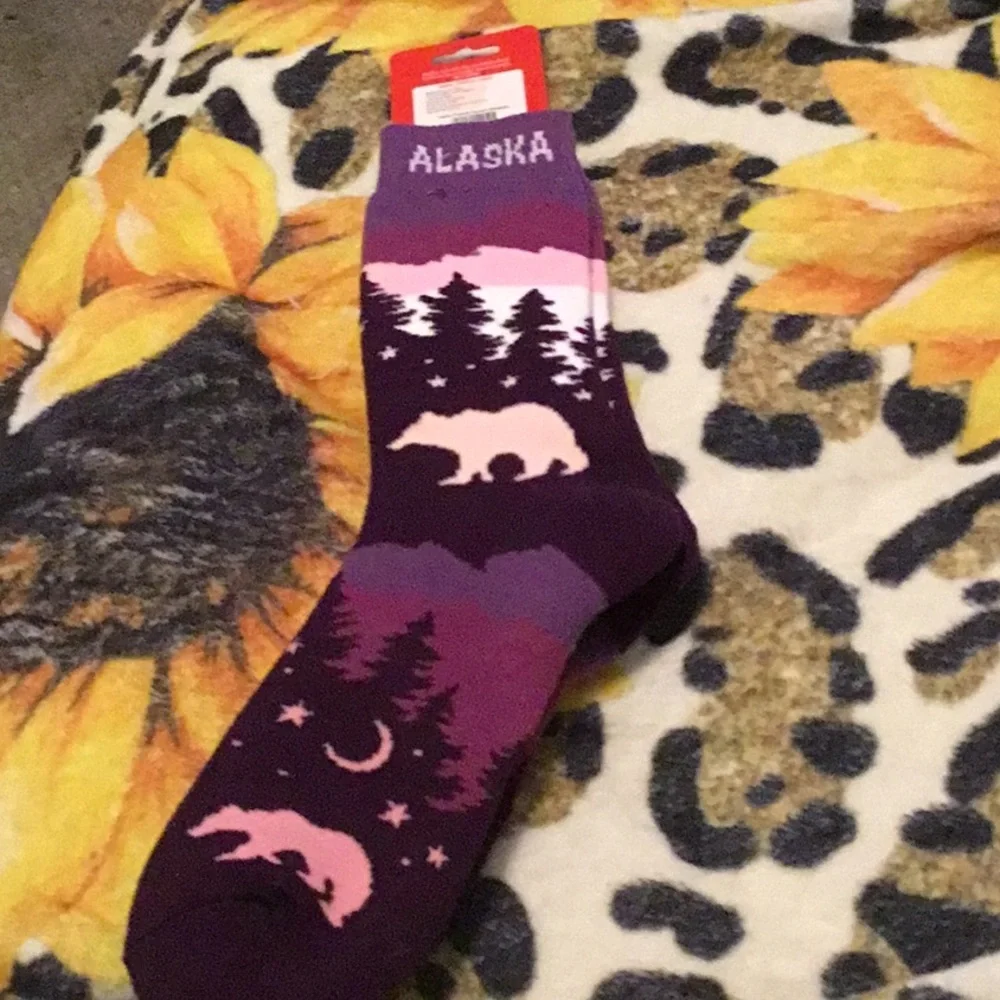 Alaska Novelty Socks Wildlife Bear new 10-13